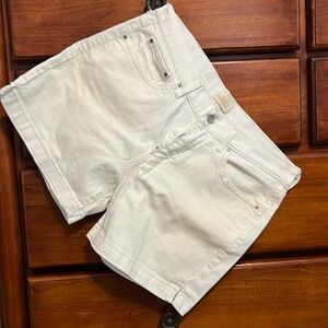 White women’s Levi’s shorts